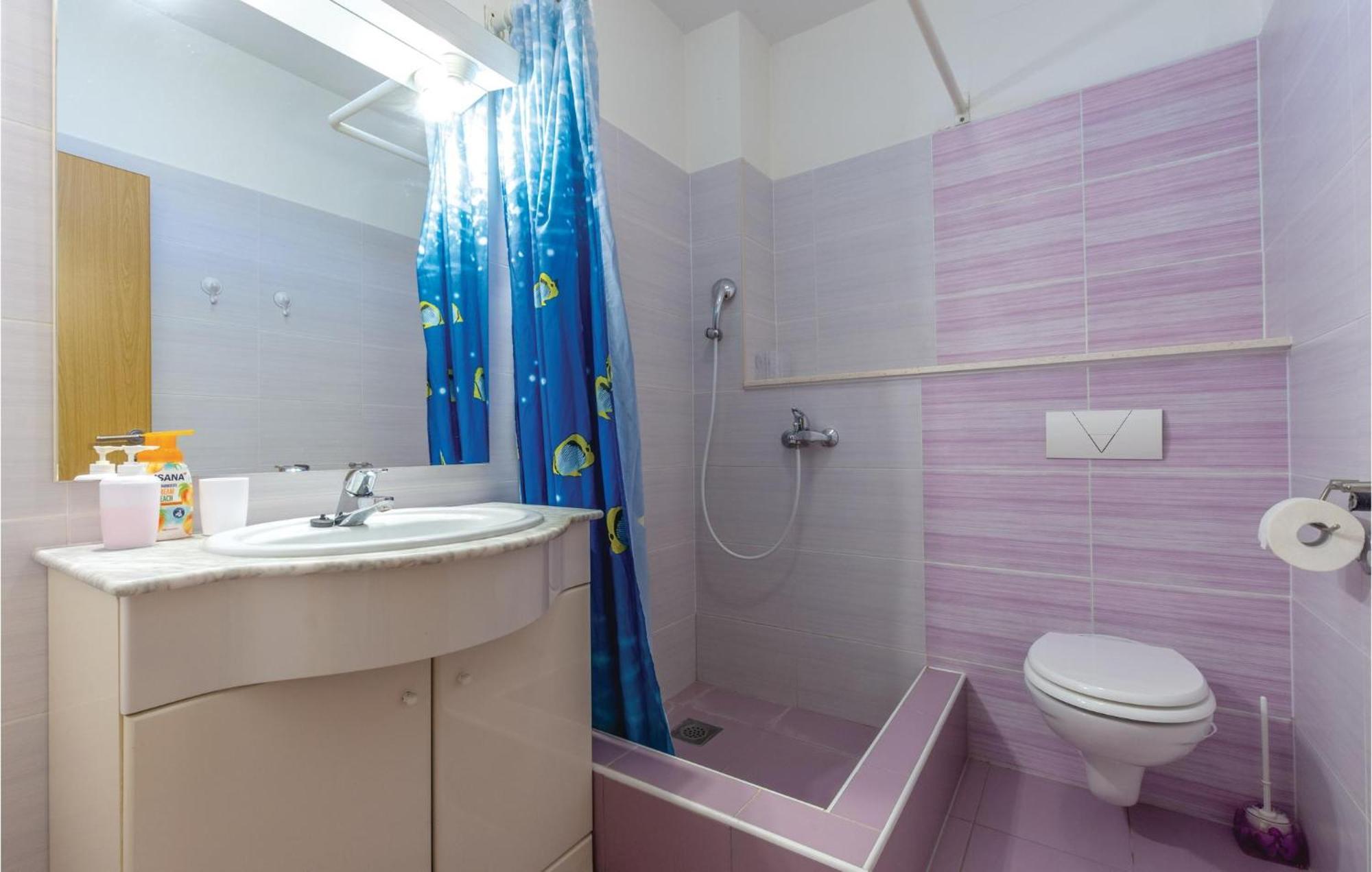 Cozy Home In Kastel Luksic With Wifi คาชเตลา ภายนอก รูปภาพ