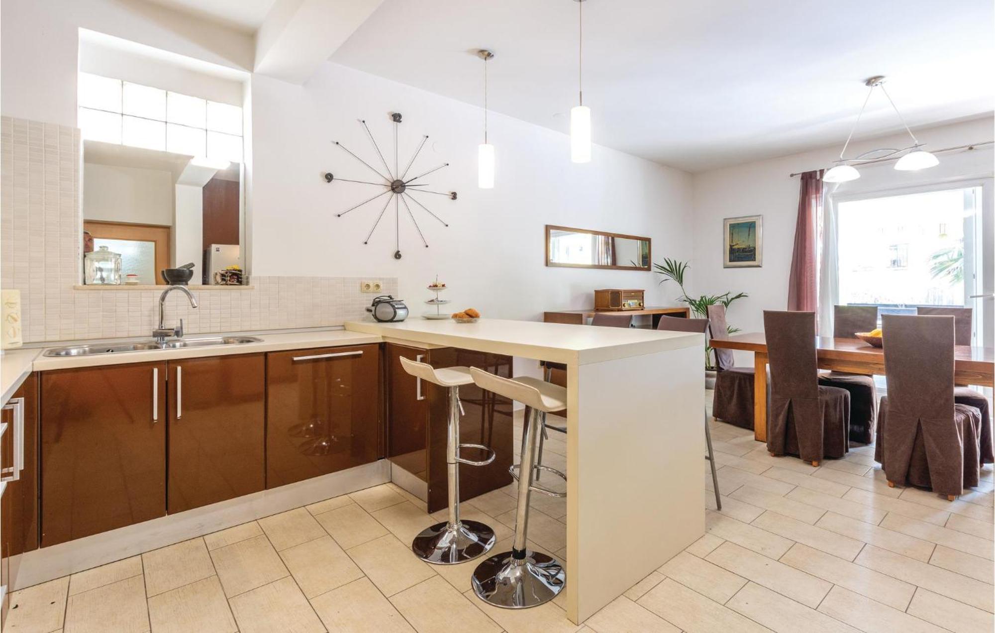 Cozy Home In Kastel Luksic With Wifi คาชเตลา ภายนอก รูปภาพ