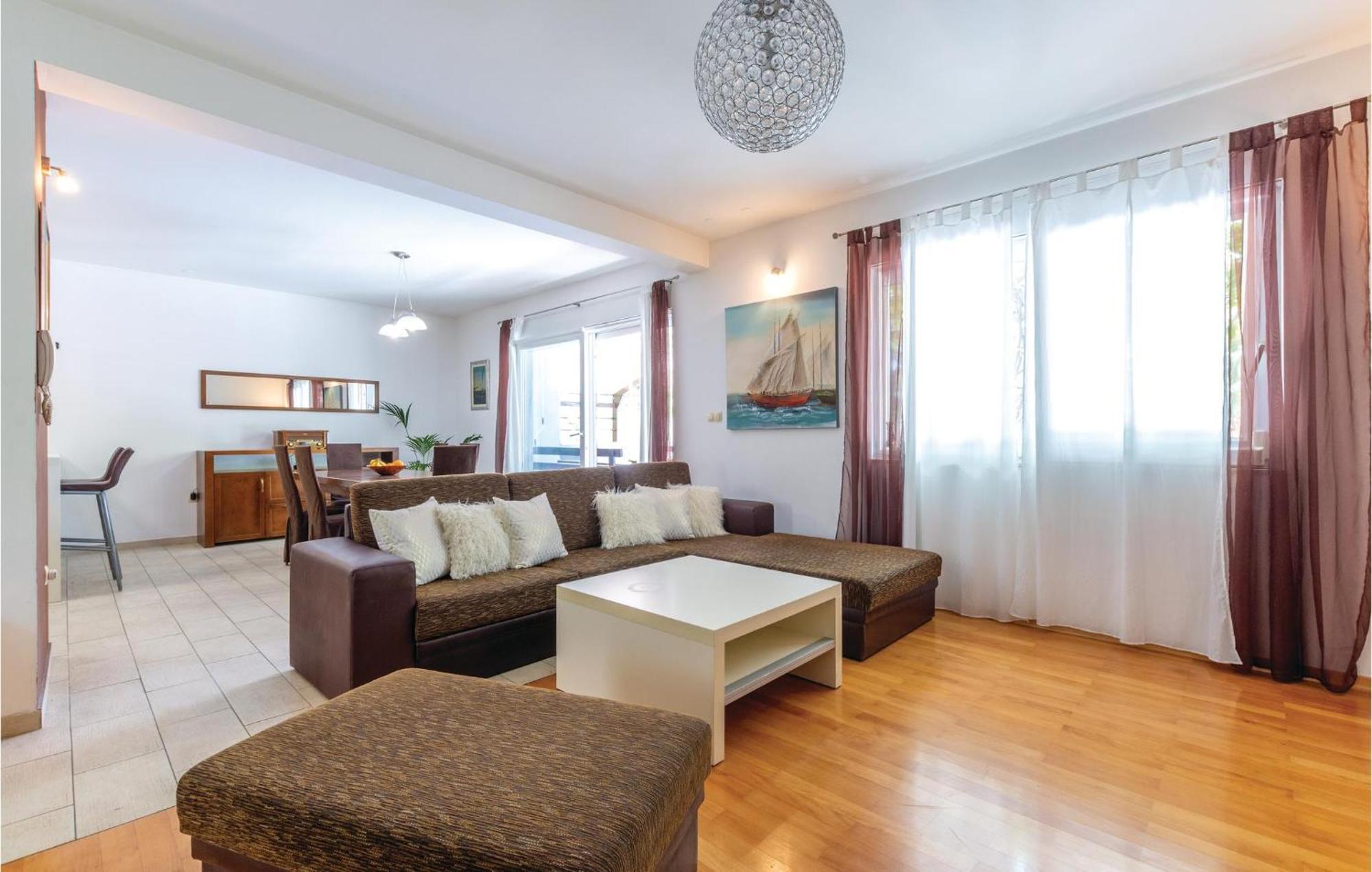 Cozy Home In Kastel Luksic With Wifi คาชเตลา ภายนอก รูปภาพ