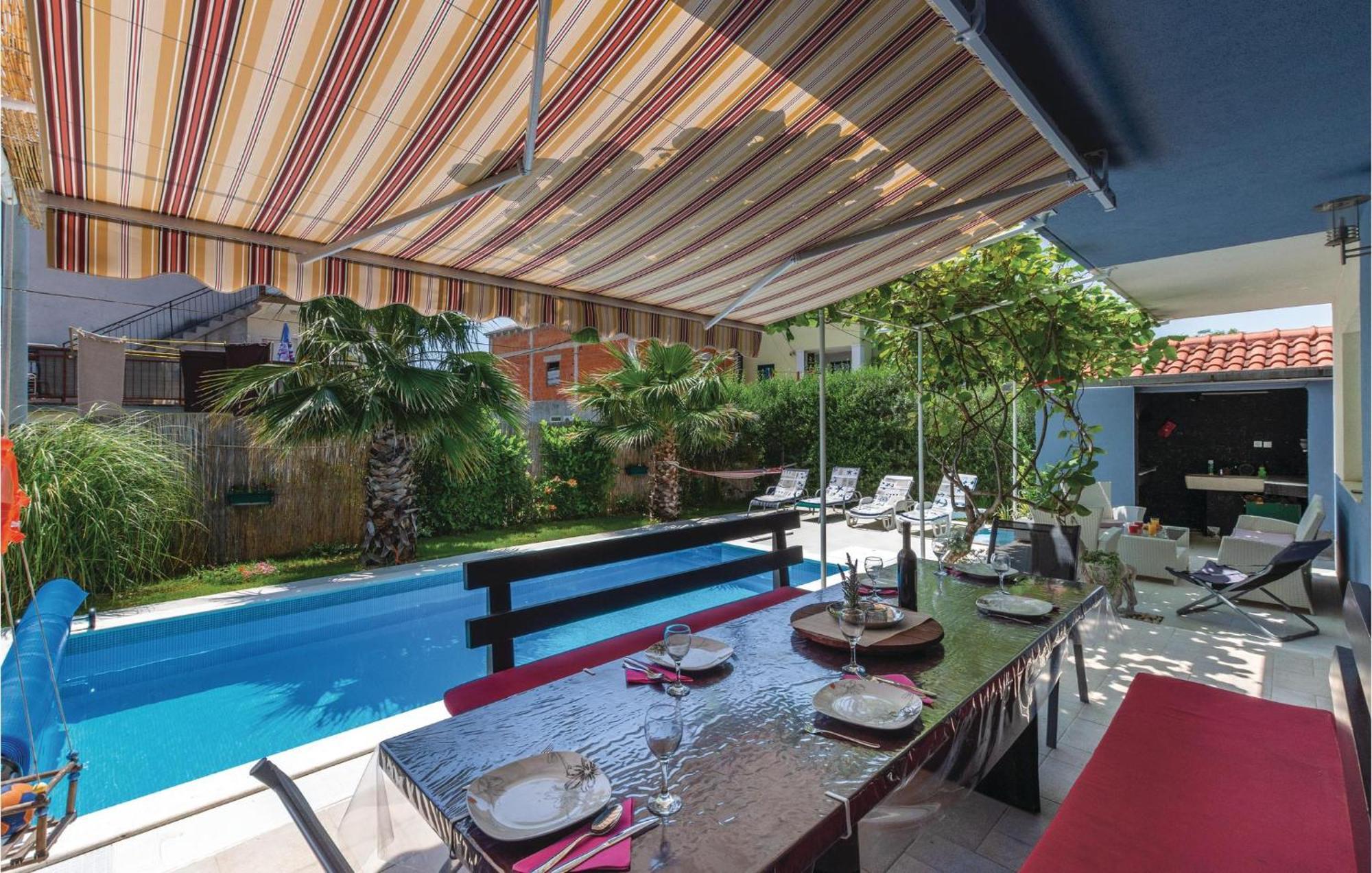Cozy Home In Kastel Luksic With Wifi คาชเตลา ภายนอก รูปภาพ