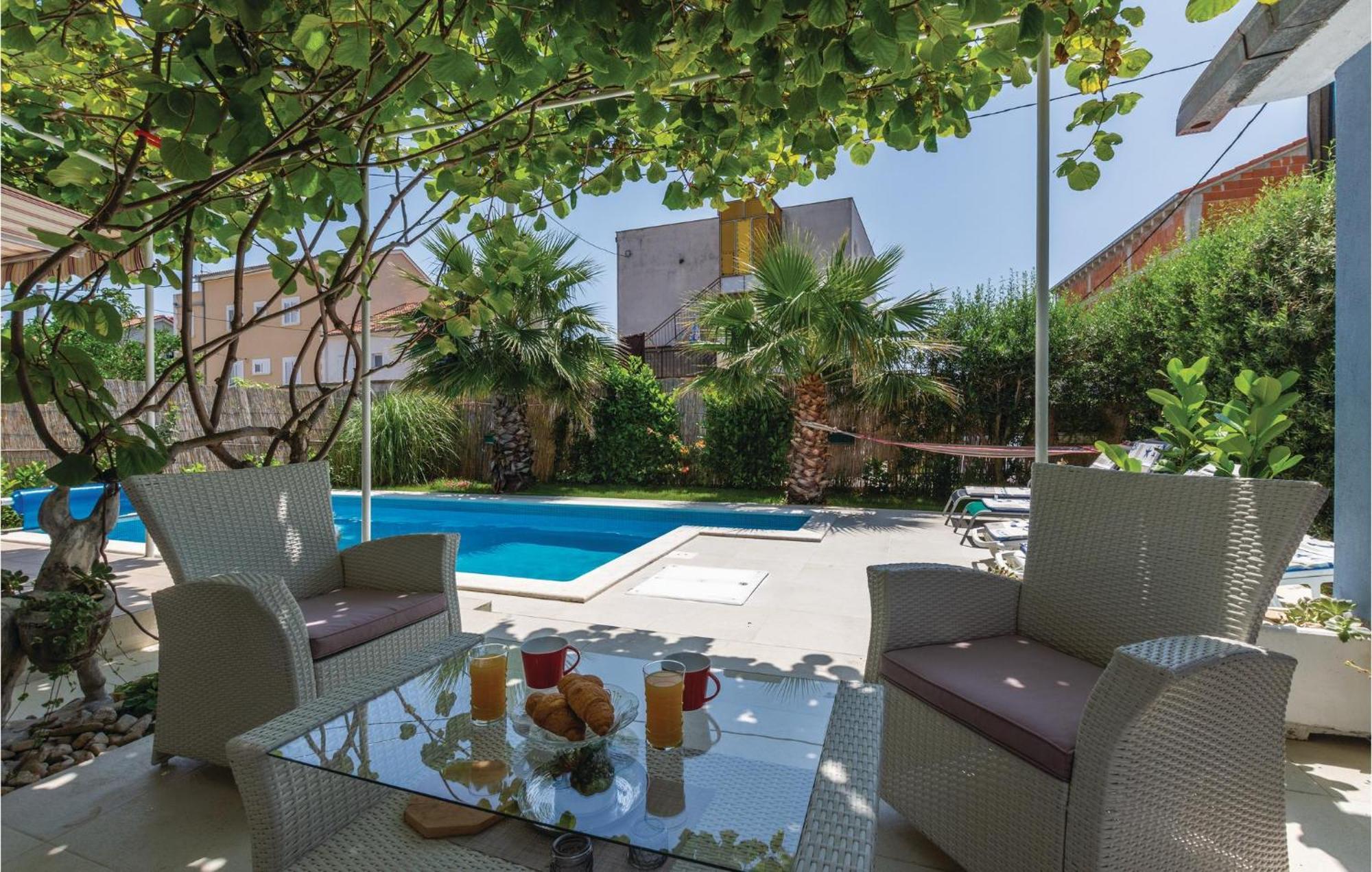 Cozy Home In Kastel Luksic With Wifi คาชเตลา ภายนอก รูปภาพ