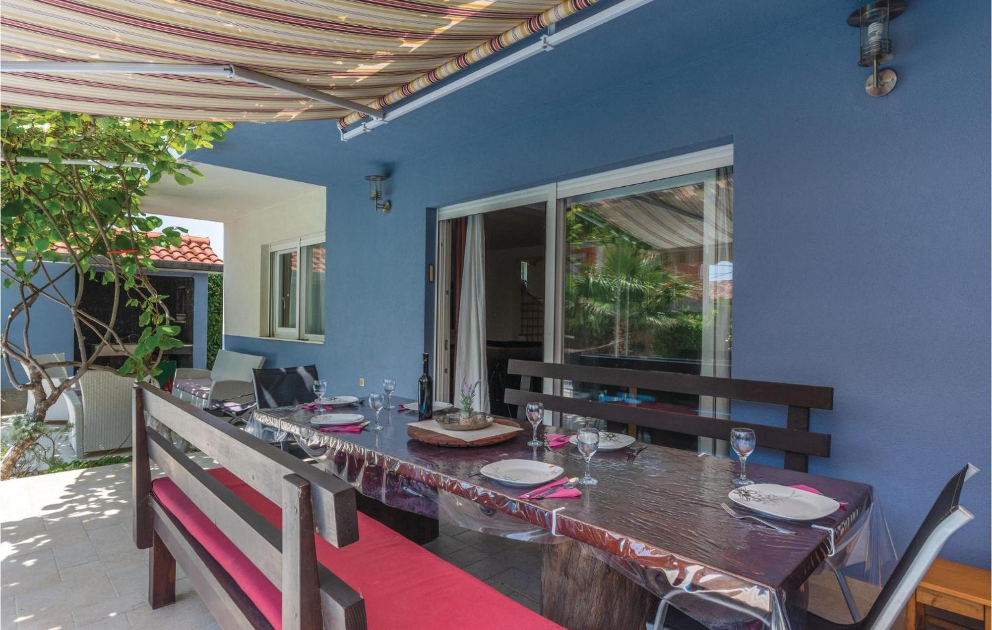 Cozy Home In Kastel Luksic With Wifi คาชเตลา ภายนอก รูปภาพ
