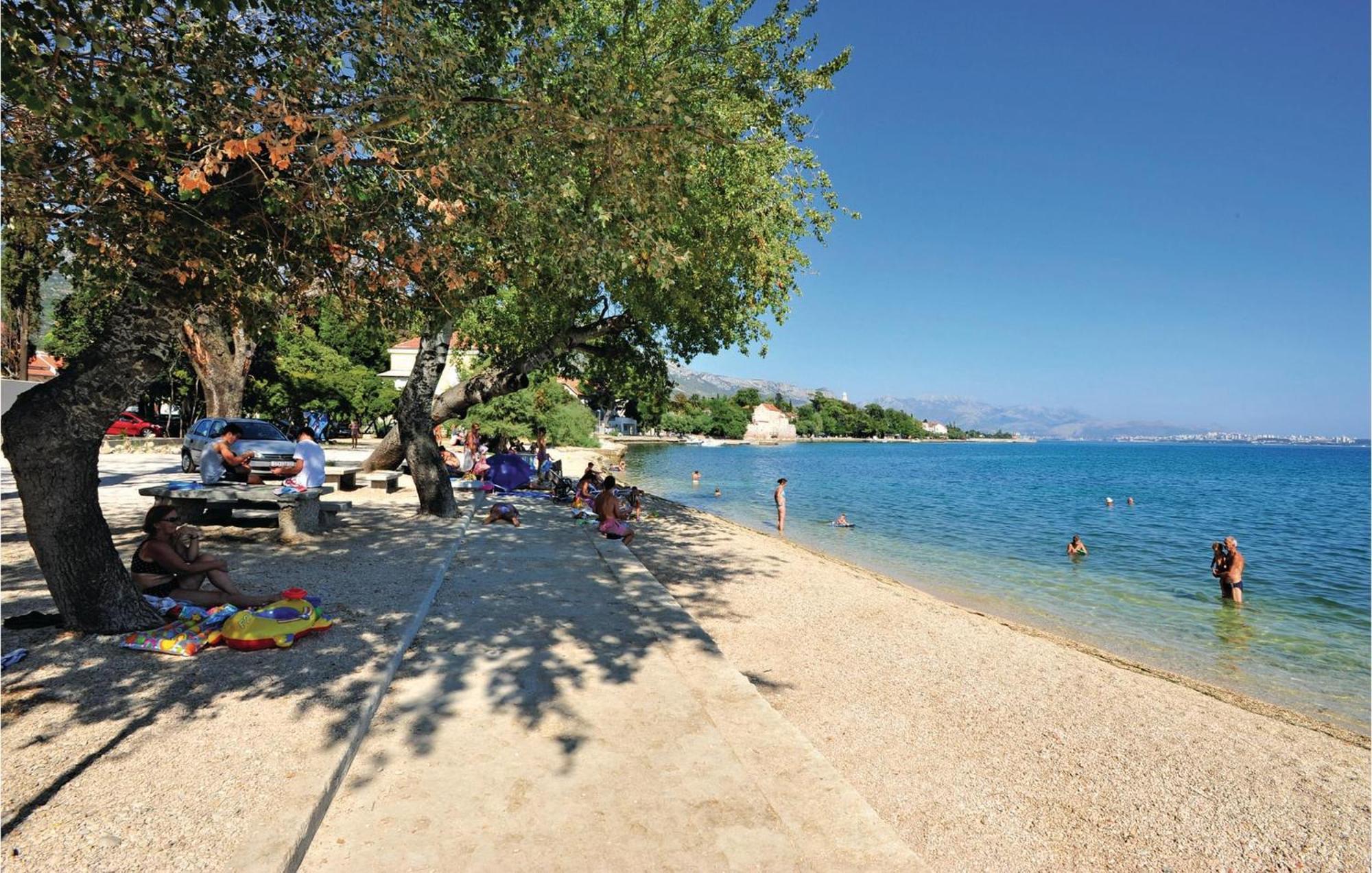 Cozy Home In Kastel Luksic With Wifi คาชเตลา ภายนอก รูปภาพ
